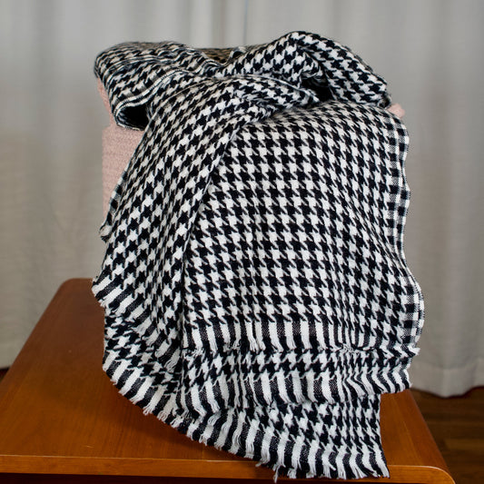 Altanera Cashmere Throw - Houndstooth