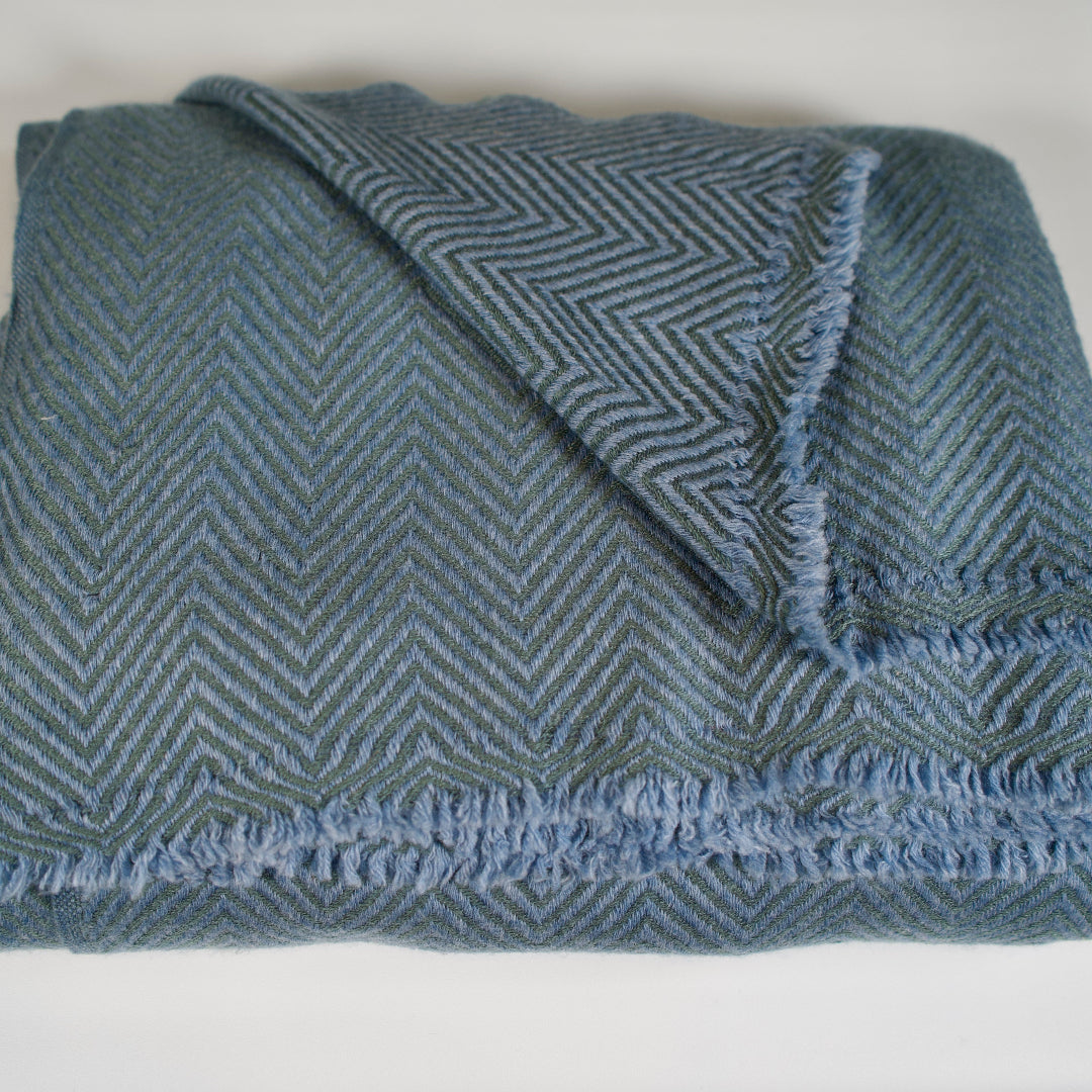 Altanera Cashmere Throw - Midnight Echo