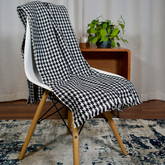 Altanera Cashmere Throw - Houndstooth
